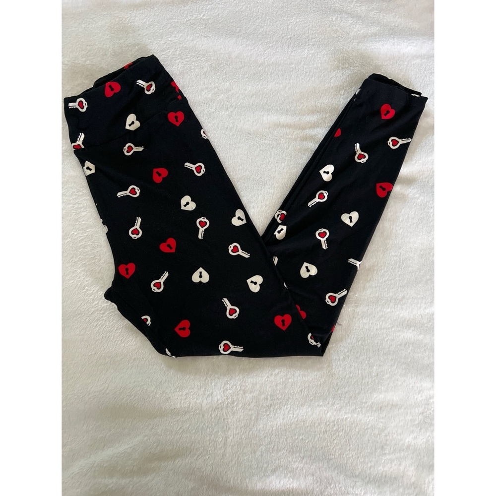 NWOT Black Heart Print Leggings